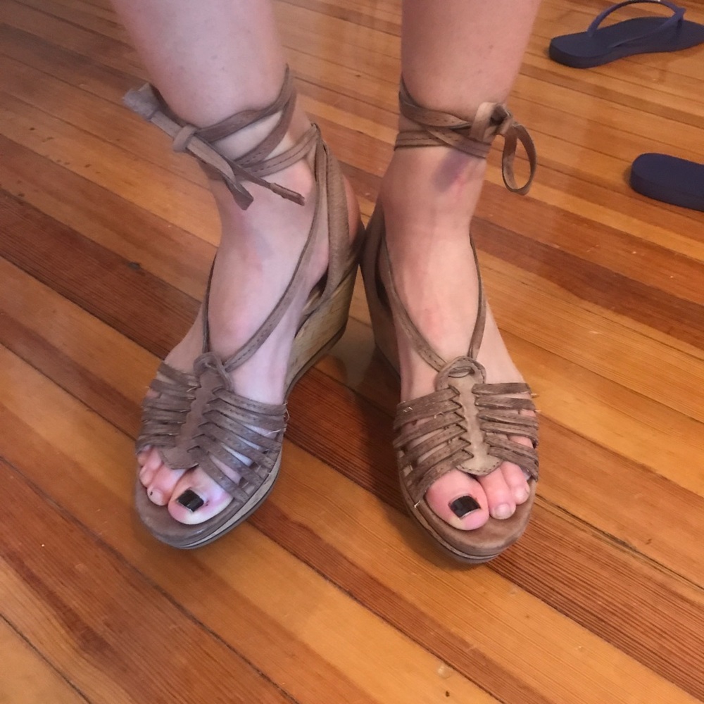 Frye Carlie strapped wedge - Picture 2 of 4